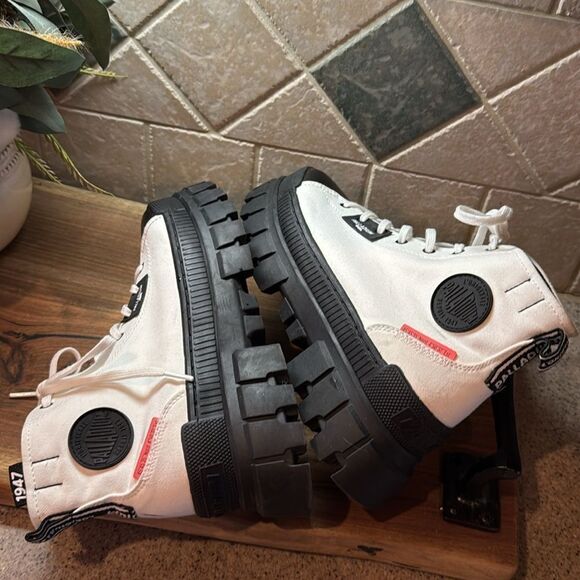 Palladium Revolt Hi TX Star White Platform Shoes - 9 - Great Condition - Picture 8 of 15